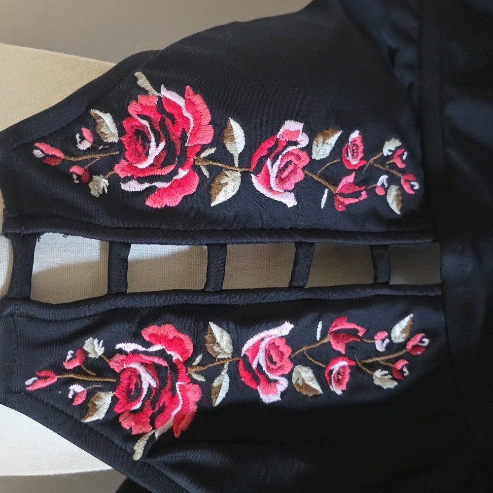 Pre-owned  Mossimo Supply Co. Black Swimsuit with Floral Design. Size Small - Picture 2 of 5